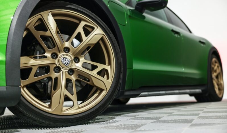 
								Porsche Taycan Cross Turismo 2023 full									