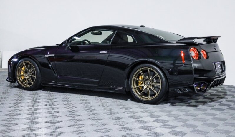 
								Nissan GT-R 2021 full									