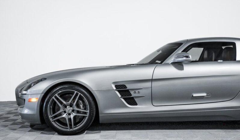 
								Mercedes-Benz SLS AMG® 2011 full									