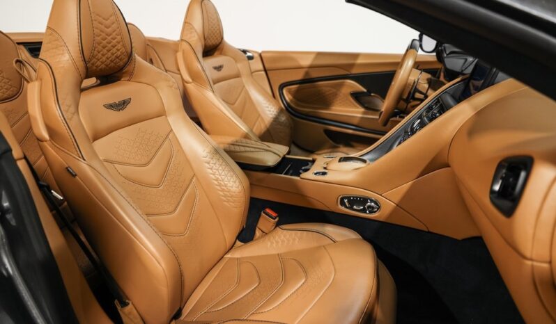 
								Aston Martin DBS 2021 full									