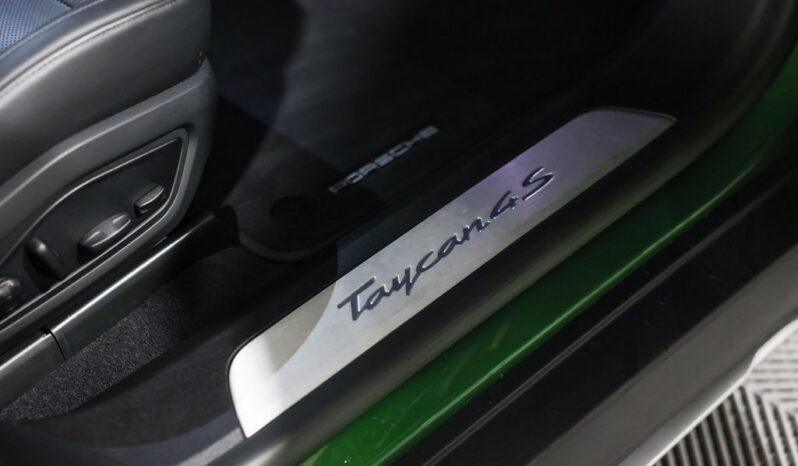 
								Porsche Taycan Cross Turismo 2023 full									