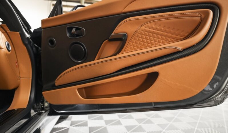 
								Aston Martin DBS 2021 full									