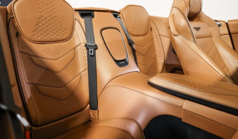 
								Aston Martin DBS 2021 full									