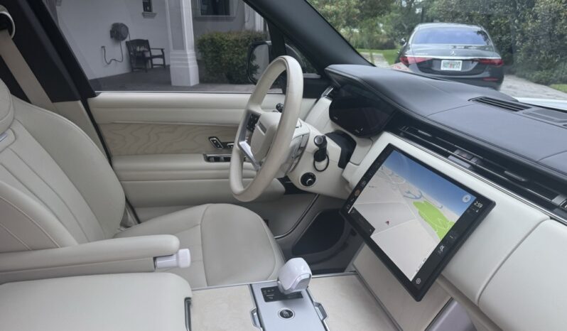 
								Land Rover Range Rover 2025 full									