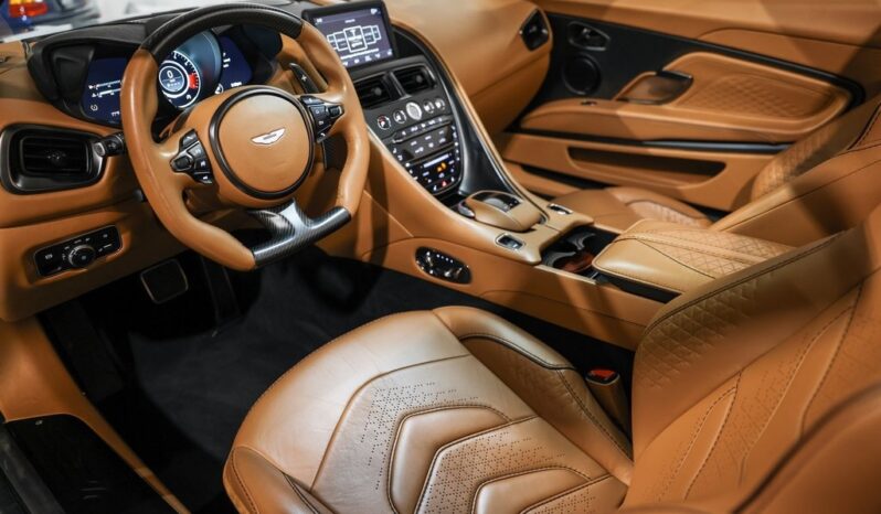 
								Aston Martin DBS 2021 full									