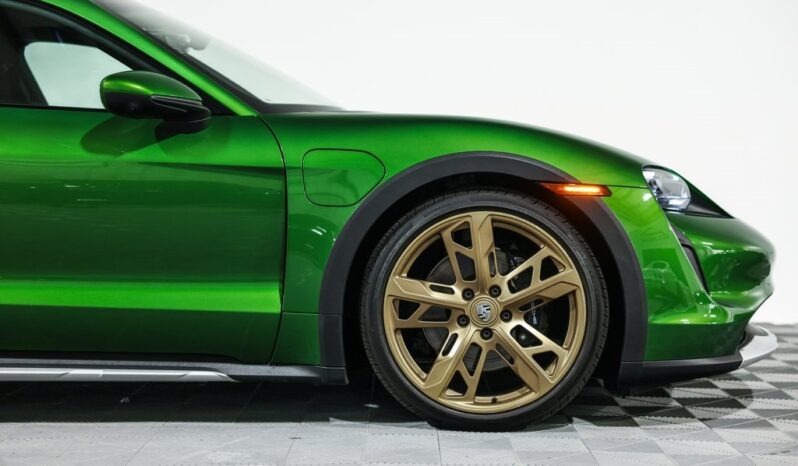 
								Porsche Taycan Cross Turismo 2023 full									