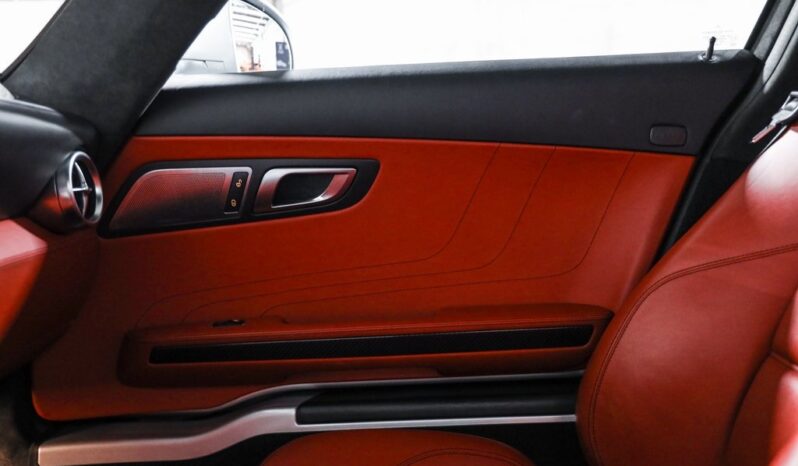 
								Mercedes-Benz SLS AMG® 2011 full									