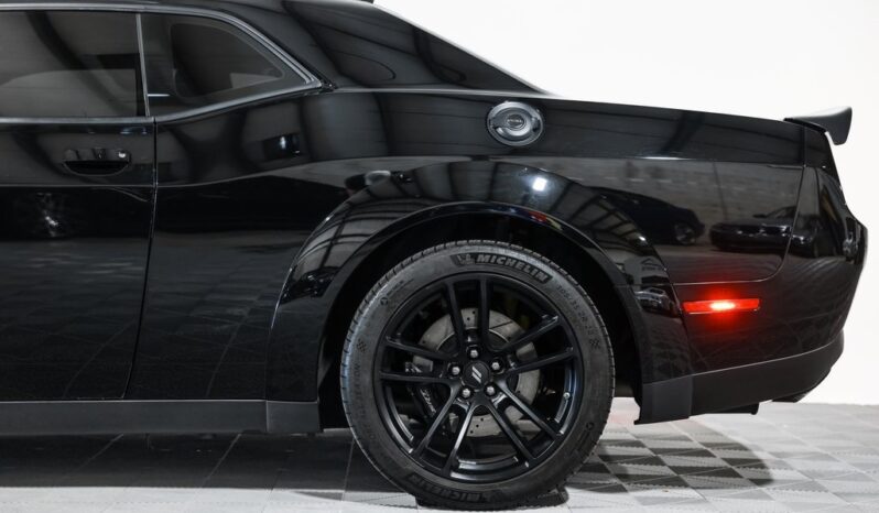 
								Dodge Challenger 2023 full									