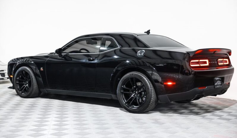 
								Dodge Challenger 2023 full									