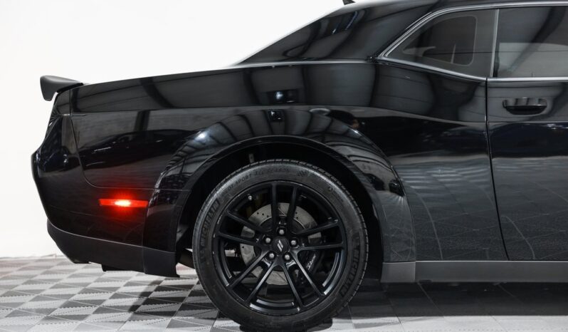 
								Dodge Challenger 2023 full									