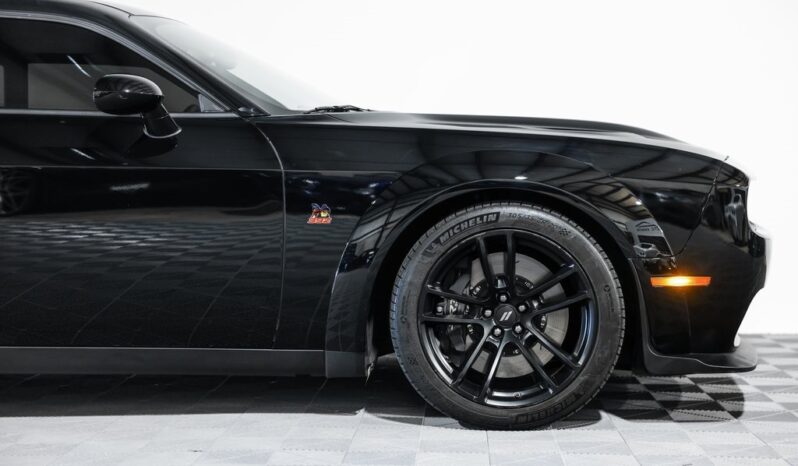 
								Dodge Challenger 2023 full									