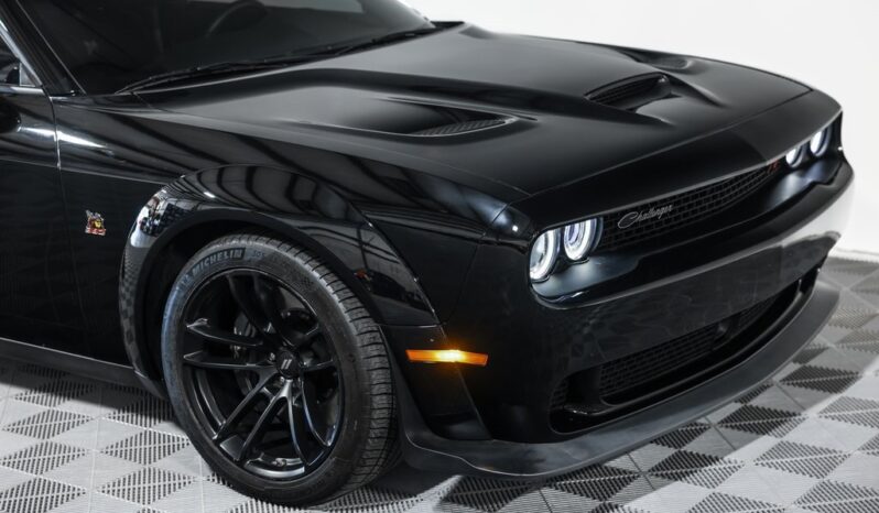 
								Dodge Challenger 2023 full									