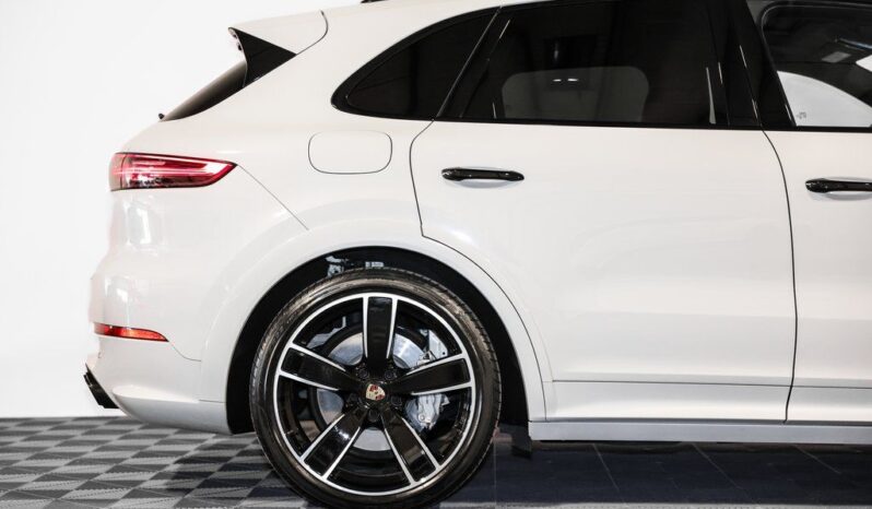 
								Porsche Cayenne 2019 full									