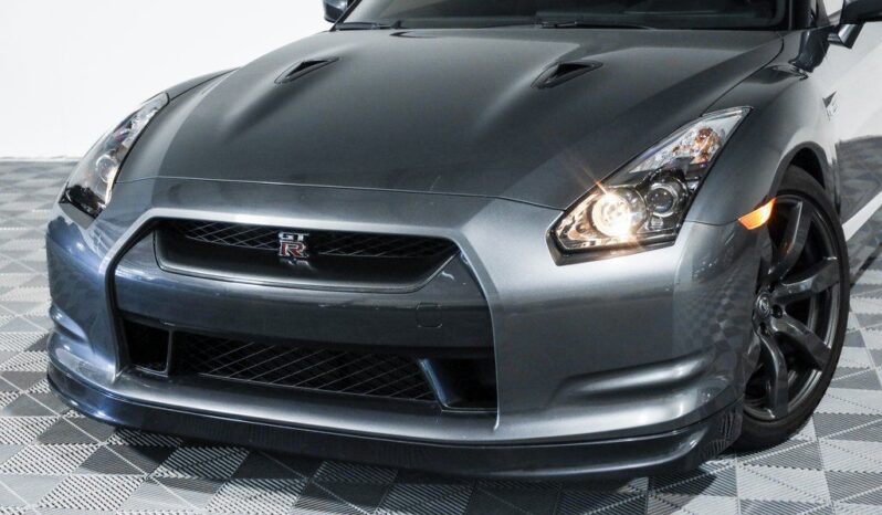 
								Nissan GT-R 2009 full									