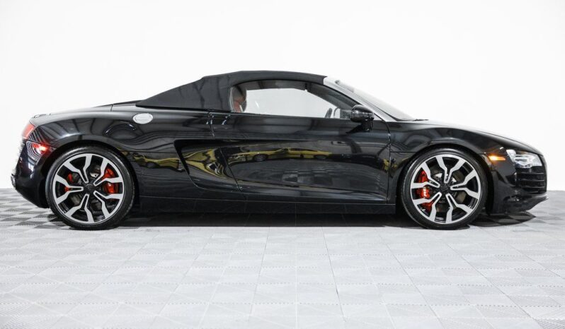 
								Audi R8 2011 full									