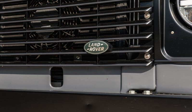 
								Land Rover Defender 110 1985 full									