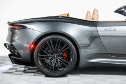 Aston Martin DBS 2021