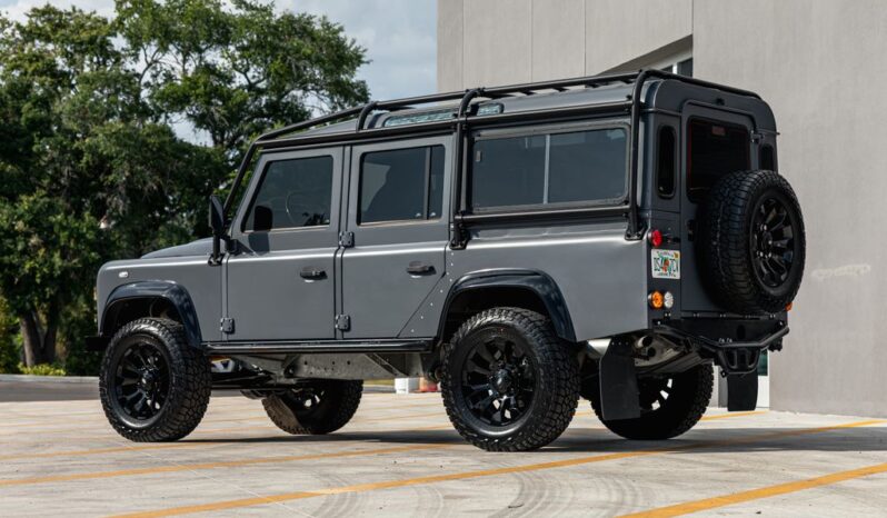 
								Land Rover Defender 110 1985 full									