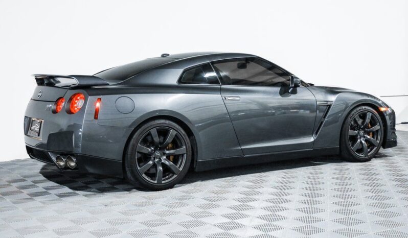 
								Nissan GT-R 2009 full									