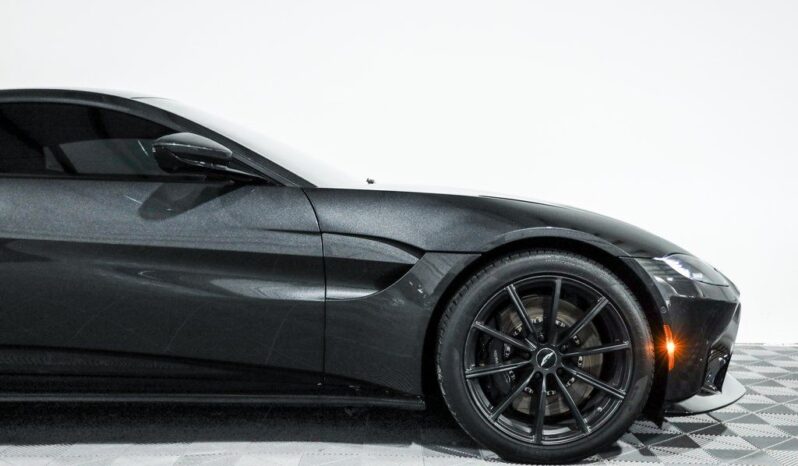 
								Aston Martin Vantage 2020 full									