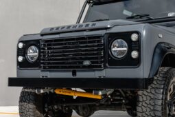 
										Land Rover Defender 110 1985 full									