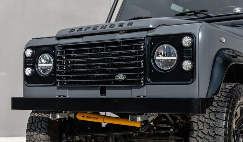 
								Land Rover Defender 110 1985 full									