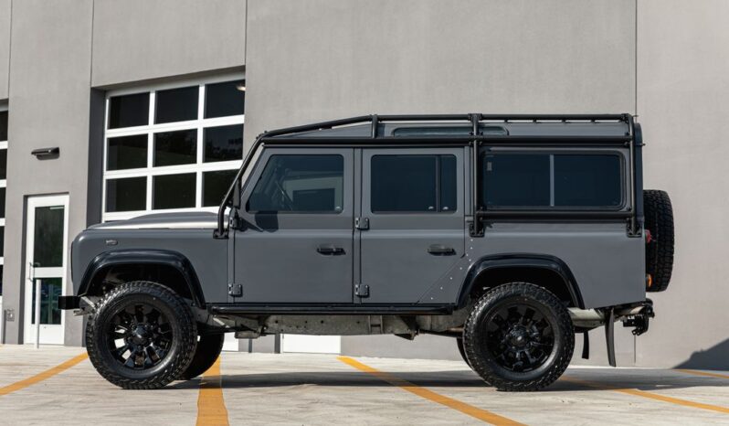 
								Land Rover Defender 110 1985 full									