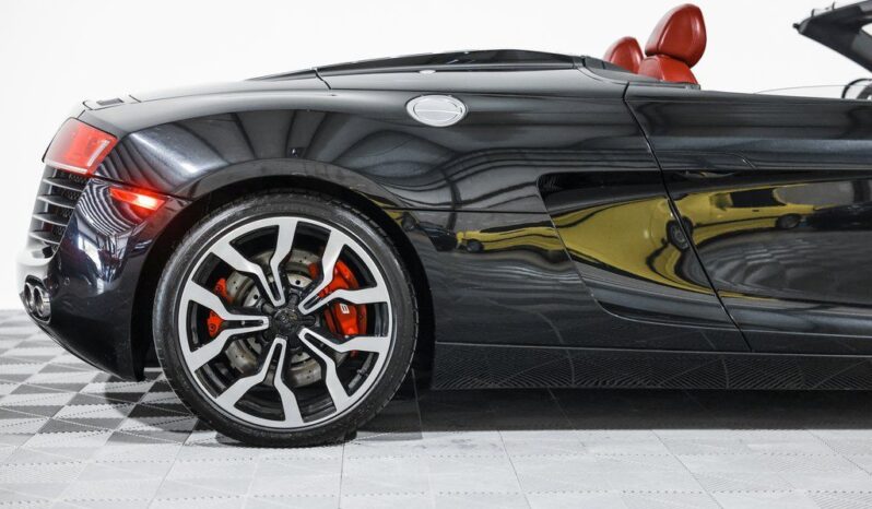 
								Audi R8 2011 full									