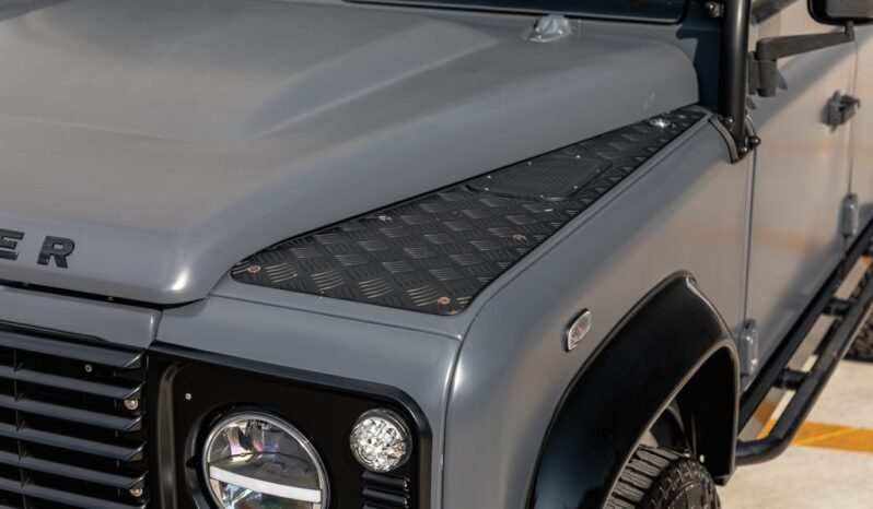 
								Land Rover Defender 110 1985 full									