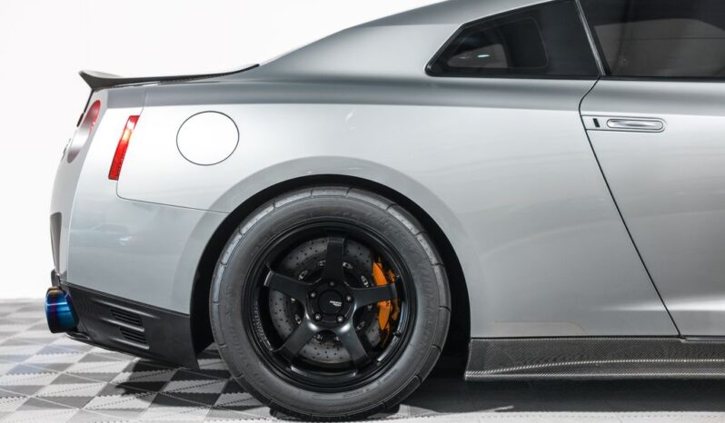 
								Nissan GT-R 2015 full									