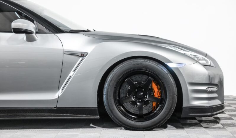 
								Nissan GT-R 2015 full									