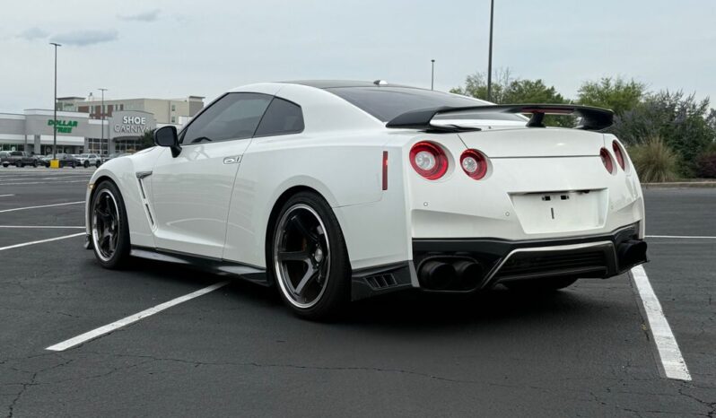 
								Nissan GT-R 2017 full									