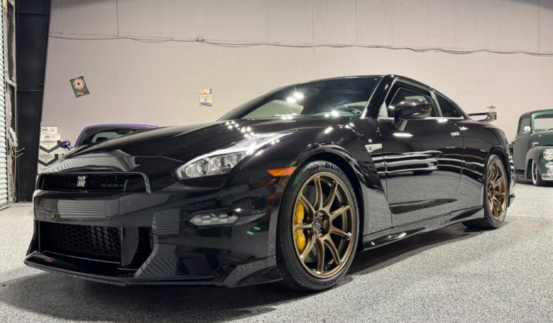 
								Nissan GT-R 2024 full									